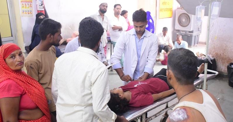 Beds are not increased in the emergency of the district hospital, treatment is done on stretcher