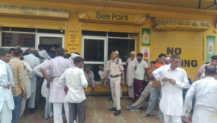 There was a debate between the farmers for the slip in the city
