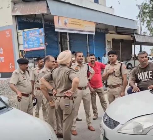 A farmer died due to electric shock, villagers blocked the road for three hours