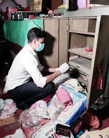 Theft of lakhs of rupees in two houses in Bhargawan