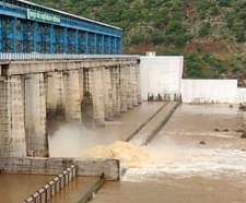 Two thousand cusecs of water released in Dhasan, ban on the entry of bees