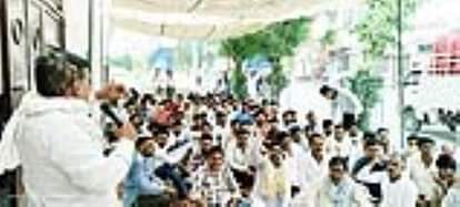 Employees staged a sit-in protest over the experience certificate controversy
