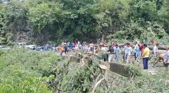 Rocks Fell On The Four Lane Near Ranital, - Kangra News - Kangra News ...
