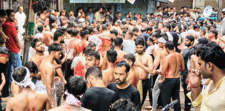 Shabihe Zuljanah was recovered, Hussaini spirit was seen wrapped in the chains of mourning