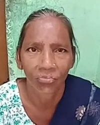 Three thieves made a woman smell an intoxicating substance and took off her earrings