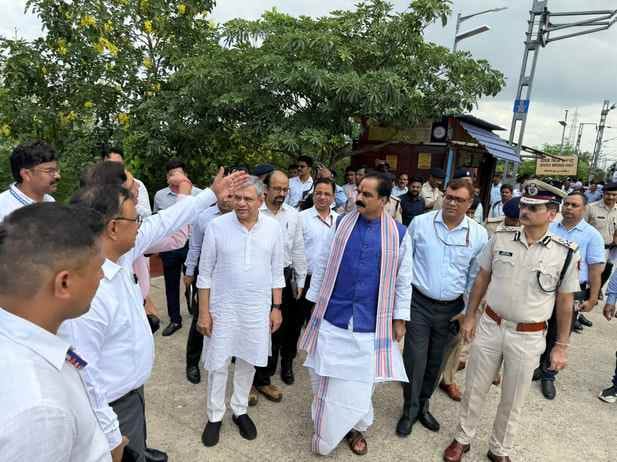 Vaishali Bihar News : Railway Minister Ashwini Vaishnav inspected several junctions bihar news Ecr News