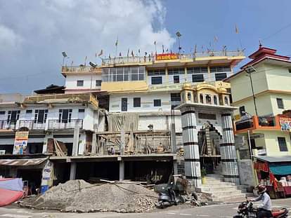 Lift will be installed in Santoshi Mata Mandir Ladrour at a cost of one crore, work has started