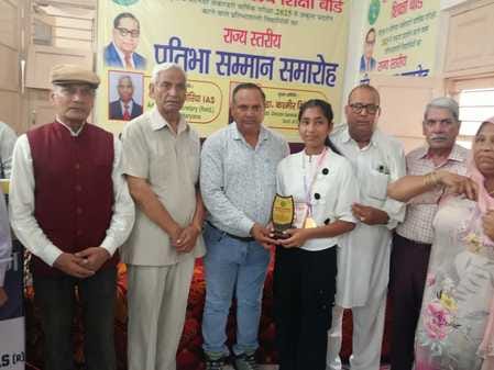 Khushi was honored in Pratibha Samman ceremony
