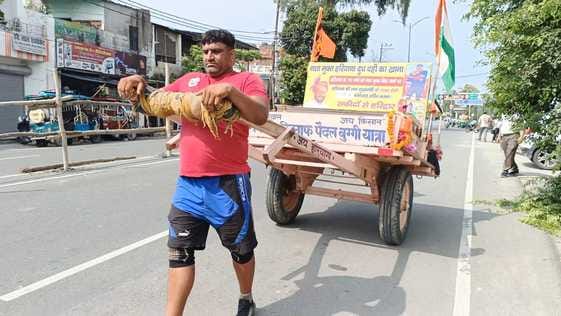 Ravindra is running a campaign against drug addiction by pulling a buggy