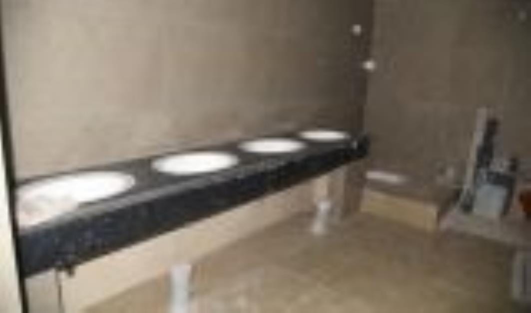 On the lines of airport, ultramodern toilets are being built at Charbagh station