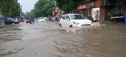 फोटो : 15मॉडल टाउन में सुबह के समय हुआ जलभराव। संवाद