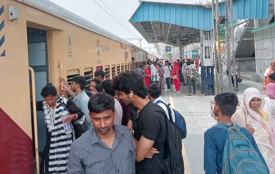 Summer Special Express reached Unchahar late by 4.30 hours