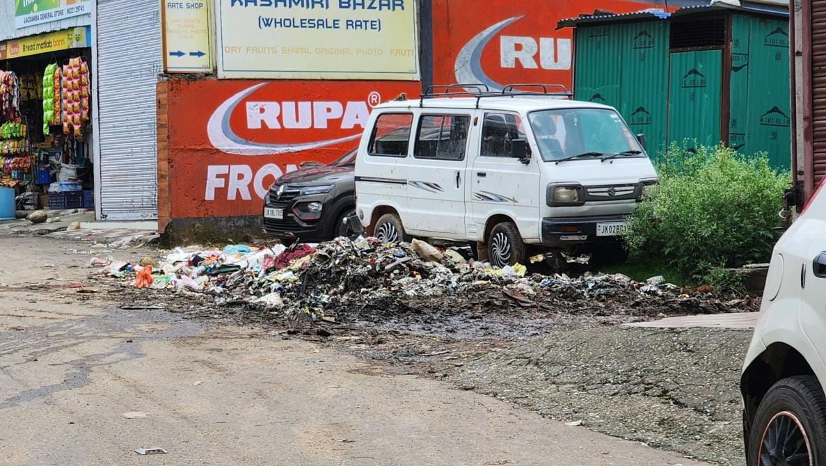 Katra, Garbage in City, Strike of Cleaning worker