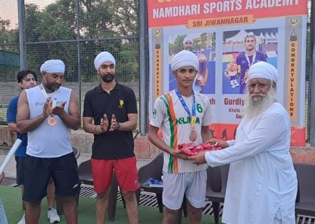 Shined his name in hockey while working in a bank and studying in 12th standard