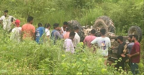 Tractor fell into the field and overturned, student died after being crushed