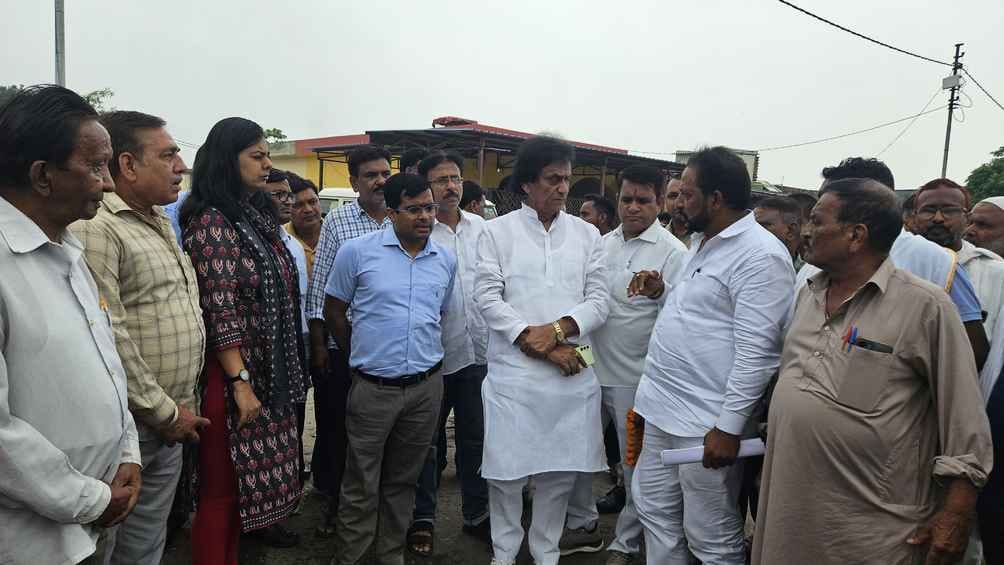 Heaps of garbage will be removed from the new vegetable market and will go to Gaonwadi