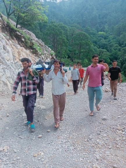 Poni, Mata, Road Closed, Patient face problems