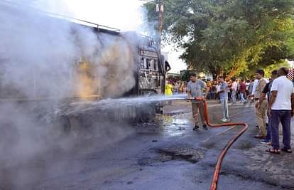 Milk tanker caught fire while welding, highway remained blocked for two hours