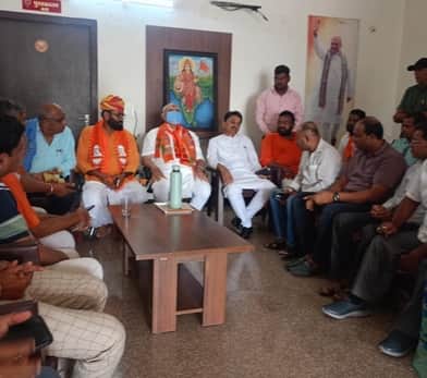 कुशलगढ़ पहुंचे प्रधानमंत्री नरेंद्र मोदी के भाई प्रहलाद मोदी