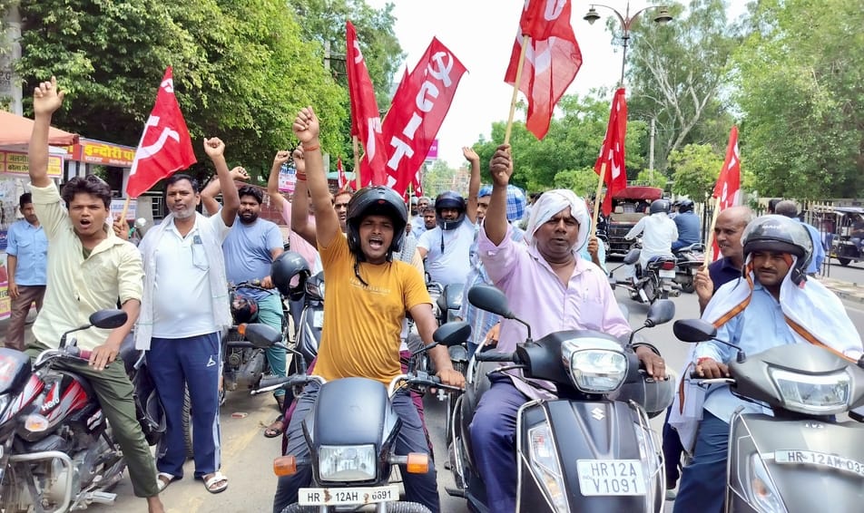 CITU took out a bike rally in support of the strike
