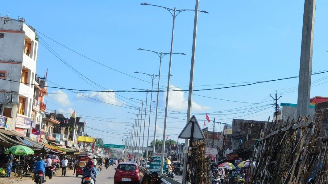 The dark roads of Rupaidiha Nagar Panchayat will soon be illuminated