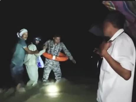 रेस्क्यू कर जान बचाती टीम