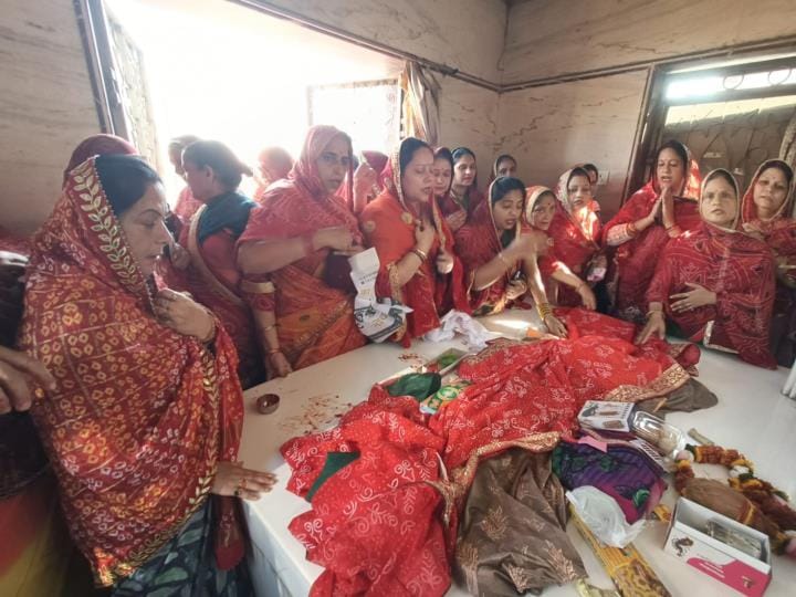 Prayers were made after worshipping Sati Mata