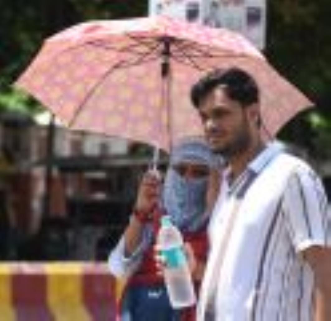 When the monsoon weakened, the heat and humidity showed their strength and people sweated profusely