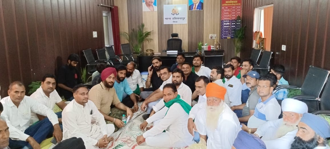 Dharna was held in the police station alleging one-sided action