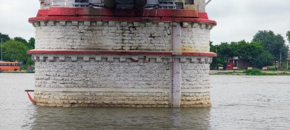 Yamuna flowing 1.80 meters below the danger mark
