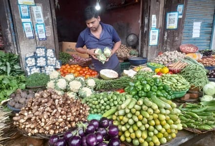 The prices of vegetables increased due to the decrease in arrivals due to rain