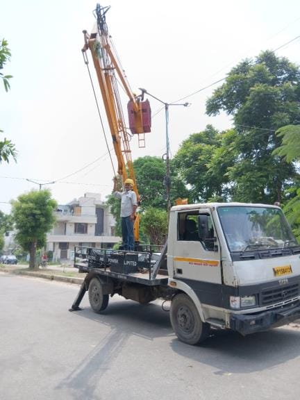 Repair of defunct street lights started, 40 workers deployed
