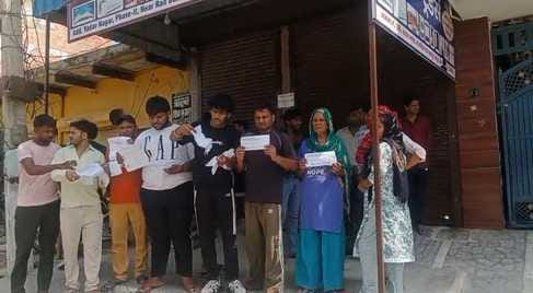 The showroom operator ran away with people's money