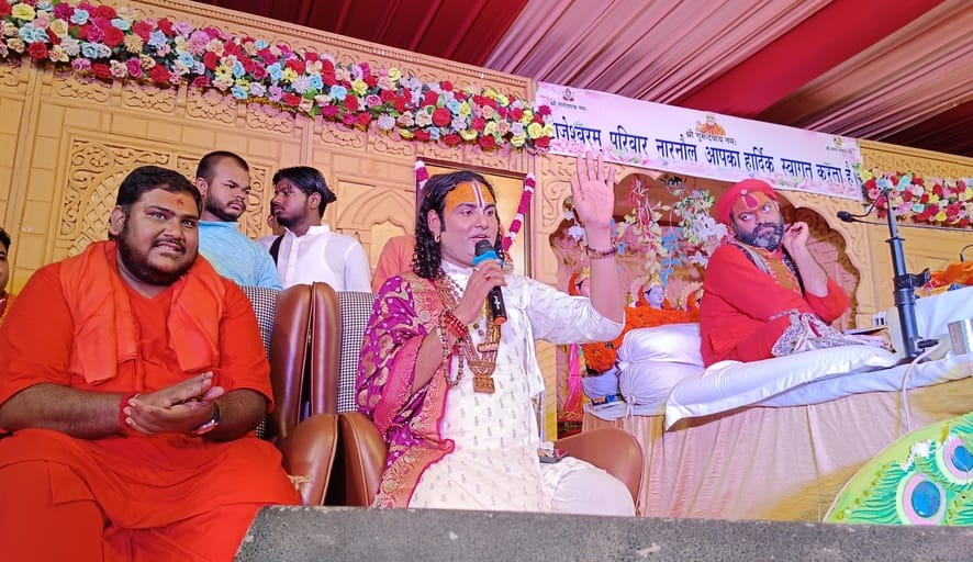 Premanand Maharaj being opposed Aniruddhacharya's harsh words gave warning to oppose him