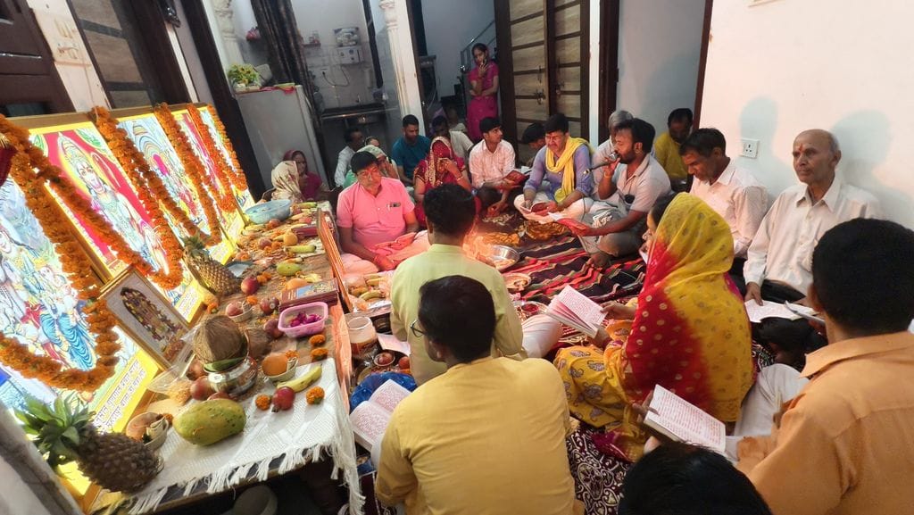 Sunderkand Paath's couplets and quatrains were sung