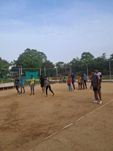 5 players selected in volleyball game nursery team