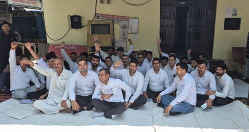 Dharna for arrest of the accused