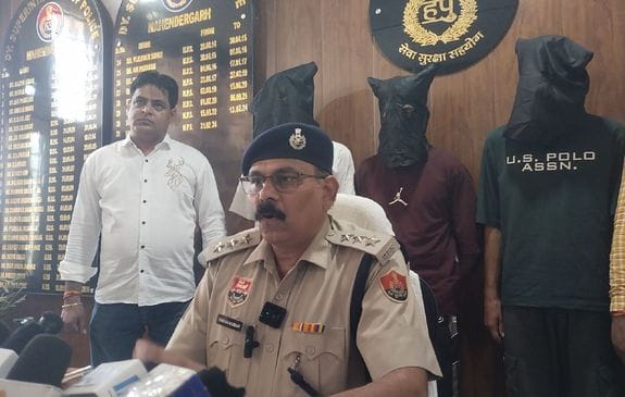Three accused of looting Rs 3.38 lakh at a petrol pump arrested from Shamli