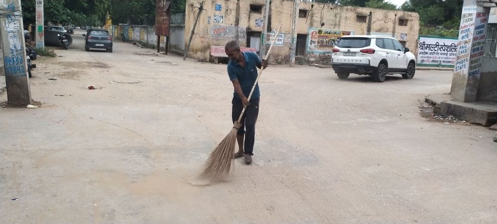 Naresh Kumar has been spreading the message of cleanliness for 15 years