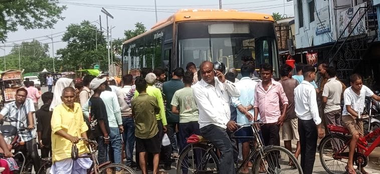 Woman injured in e-bus...relatives stopped after 20 kilometers
