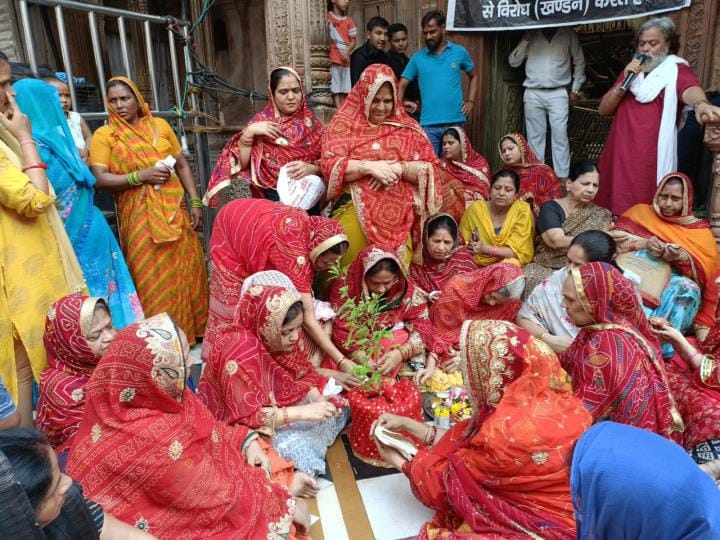 Women expressed their protest by worshipping Tulsi