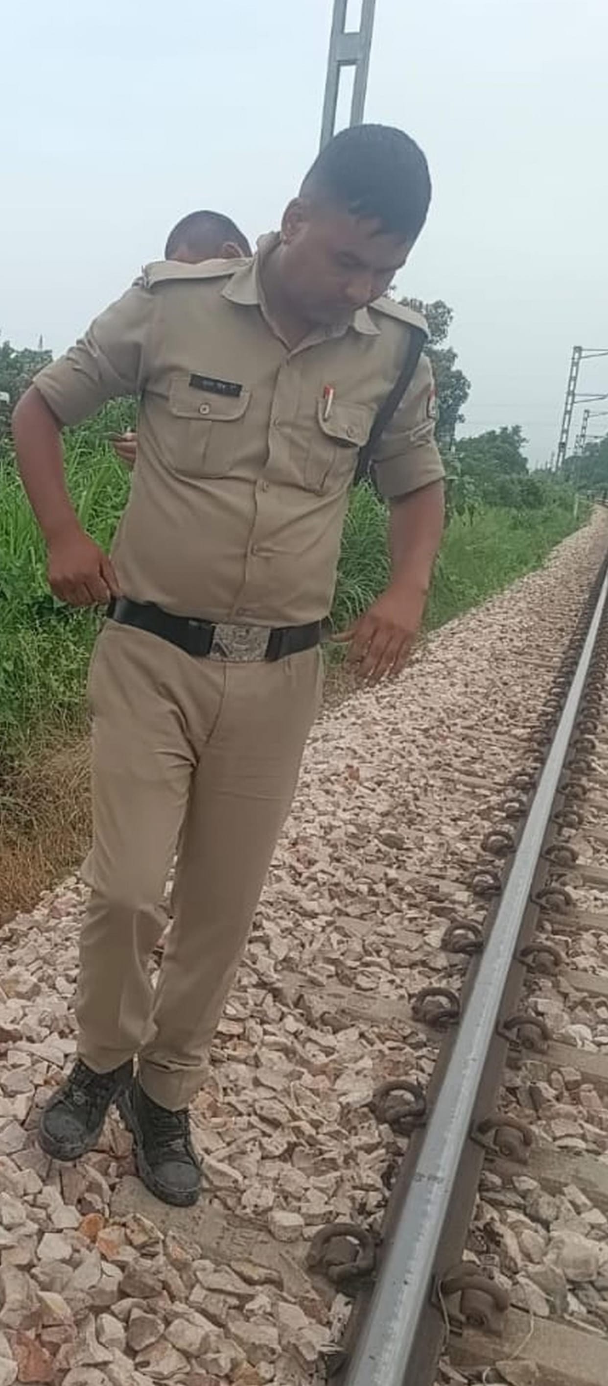 Dead body of a middle aged man found near railway track