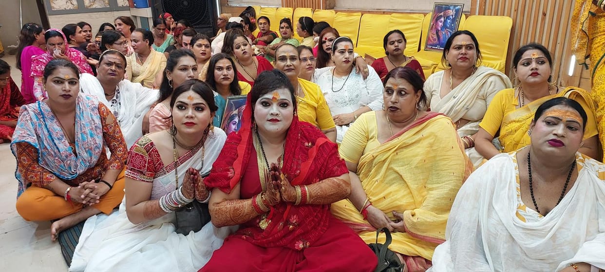 Eunuchs gave the message of Sanatani devotion by singing Sohar