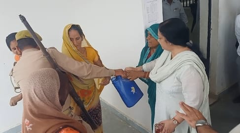 Women tried to commit suicide in protest against the order of SDM court