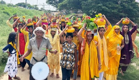 Kalash Yatra started before Panch Kundiya Yagna