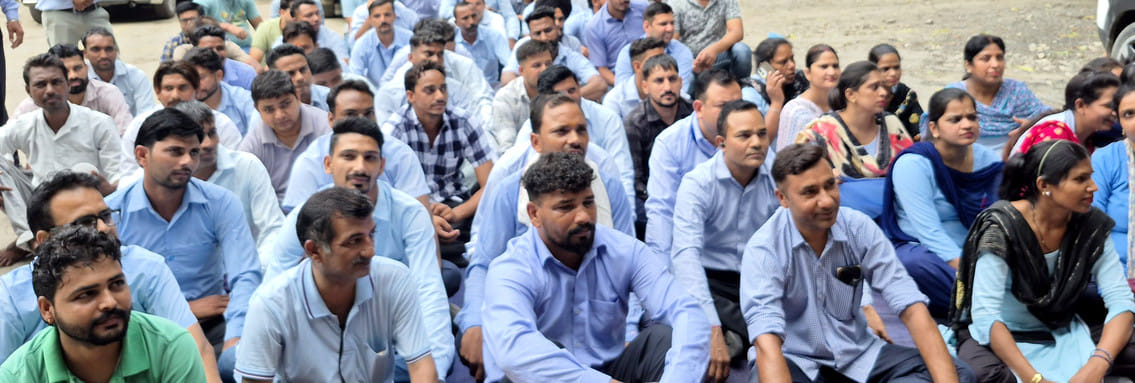 Trade union workers roared in strike