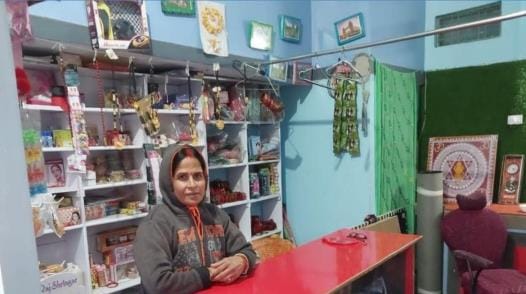 Bhavna became self-reliant by starting beauty parlor venture