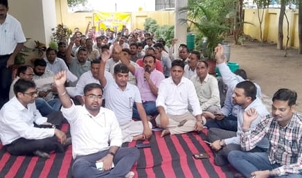 Electricity workers and officers staged a sit-in protest against privatisation
