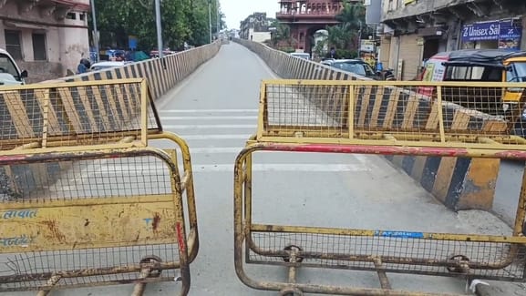 बारिश में धंसे रामसेतु एलिवेटेड ब्रिज पर कोर्ट सख्त, आवागमन बंद