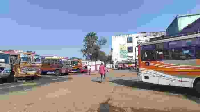 Chhindwara News: Traffic halted in the city due to strike by bus operators
